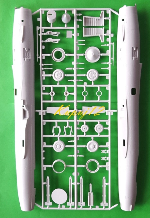 Model samolotu odrzutowego SUCHOJ SU-7 BKL + podkład, farby, lakier, wash