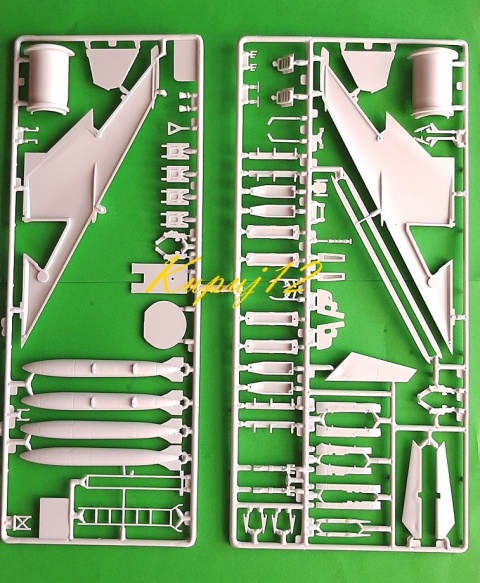Model samolotu odrzutowego SUCHOJ SU-7 BKL + podkład, farby, lakier, wash