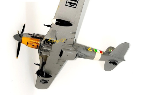 Plastikowy Model samolotu Fiat G.55 + podkład, farbki, lakier, wash, klej, pędzelki, papier ścierny, taśma do maskowania Plastikowy Model samolotu Fiat G.55 + podkład, farbki, lakier, wash, klej, pędzelki, papier ścierny, taśma do maskowania