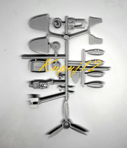 Plastikowy Model samolotu Fiat G.55 + podkład, farbki, lakier, wash, klej, pędzelki, papier ścierny, taśma do maskowania Plastikowy Model samolotu Fiat G.55 + podkład, farbki, lakier, wash, klej, pędzelki, papier ścierny, taśma do maskowania