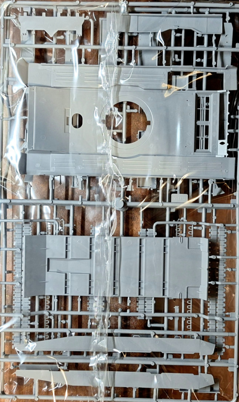 PLASTIKOWY MODEL do sklejania czołg T-90 + mata A3, klej modelarski wamod, farby akrylowe do modeli, pędzelek modelarski 000 ... PLASTIKOWY MODEL do sklejania czołg T-90 + mata A3, klej modelarski wamod, farby akrylowe do modeli, pędzelek modelarski 000 ...