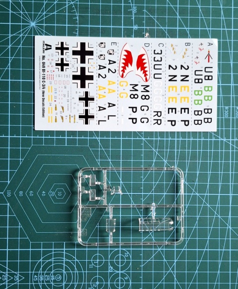 MODEL niemieckiego samolotu do sklejania Bf 110 C Zerstorer + mata modelarska A3, klej, pędzle, podkład, farby, lakier..
