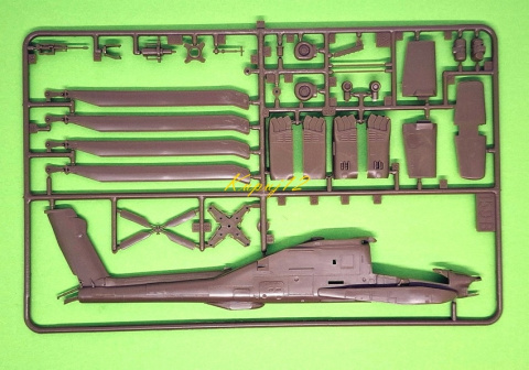 AH-64A APACHE Amerykański szturmowy śmigłowiec Model do sklejania+farby, lakier, klej, pędzle
