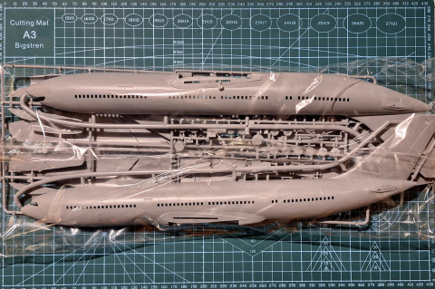 DUŻY plastikowy model do sklejania samolotu pasażerskiego Ił-86 + Mata modelarska A3 samogojąca, klej, 3 pędzle, farby.... DUŻY plastikowy model do sklejania samolotu pasażerskiego Ił-86 + Mata modelarska A3 samogojąca, klej, 3 pędzle, farby....