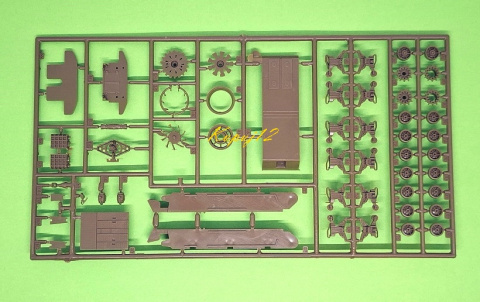 SHERMAN M4A1 Amerykański czołg Plastikowy model do sklejania Podkład, farby SHERMAN M4A1 Amerykański czołg Plastikowy model do sklejania Podkład, farby