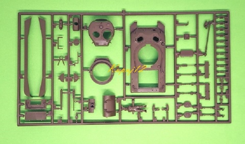 SHERMAN M4A1 Amerykański czołg Zestaw, mata, farby, klej pędzle, narzędzia SHERMAN M4A1 Amerykański czołg Zestaw, mata, farby, klej pędzle, narzędzia