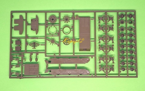 SHERMAN M4A1 Amerykański czołg Zestaw, mata, farby, klej pędzle, narzędzia SHERMAN M4A1 Amerykański czołg Zestaw, mata, farby, klej pędzle, narzędzia