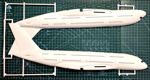 AIRBUS A380 New livery duży plastikowy model do sklejania samolotu pasażerskiego + mata A3, klej, 3 pędzle, podkład, farby.... AIRBUS A380 New livery duży plastikowy model do sklejania samolotu pasażerskiego + mata A3, klej, 3 pędzle, podkład, farby....