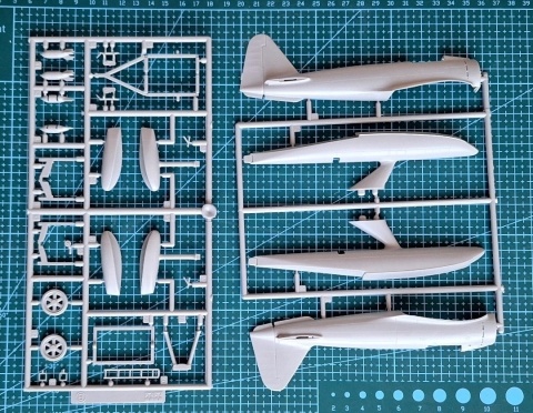 NAKAJIMA A6M2-N plastikowy model do sklejania samolotu+ mata modelarska A3, klej, pędzel x3, farby, lakier