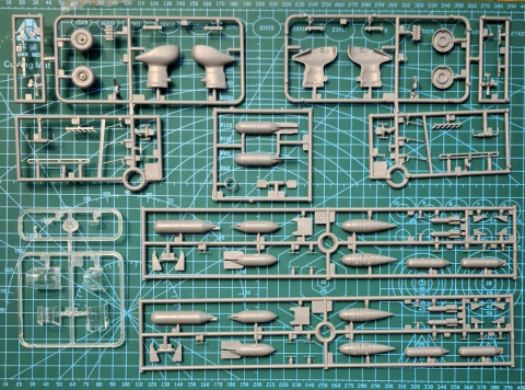 MODEL samolot do sklejania Junkers Ju-87 B-2/R-2 Picchiatello + podkład, farby, lakier, wash
