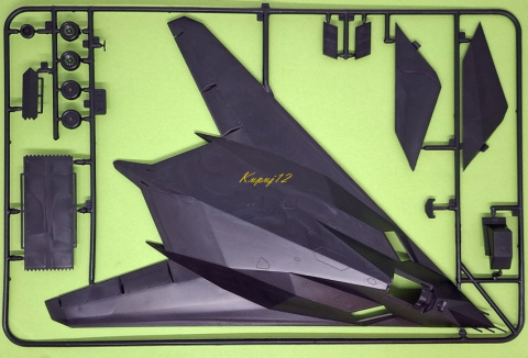 MODEL samolotu do sklejania F-117 Nighthawk, farby, lakier, klej, pędzelki MODEL samolotu do sklejania F-117 Nighthawk, farby, lakier, klej, pędzelki