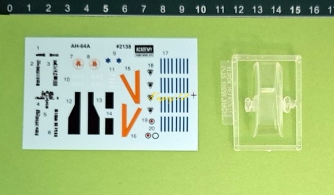 PLASTIKOWY model szturmowego śmigłowca IDF AH-64A Apache Academy Skala 1:72