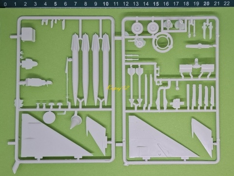 MODEL radzieckiego samolotu do sklejania Mig-21R Smer skala 1:72