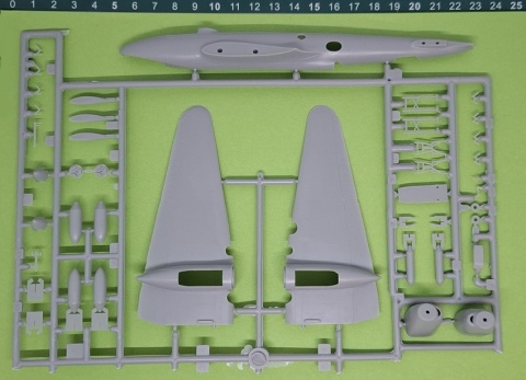 MODEL samolot do sklejania Pe-2 Finnish A.F Peshka MisterCraft skala 1:72